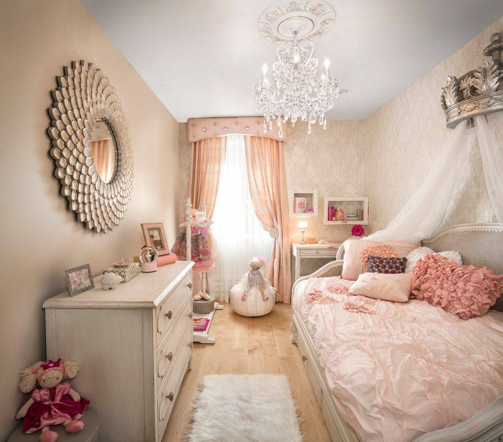 Phòng ngủ màu hồng pastel phong cách cổ điển với diện tích nhỏ mà ấm áp