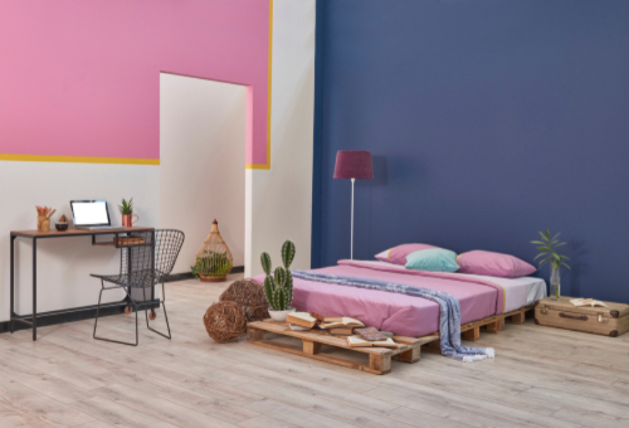 Mẫu thiết kế phòng ngủ màu hồng nhạt với sự tương phản màu sắc