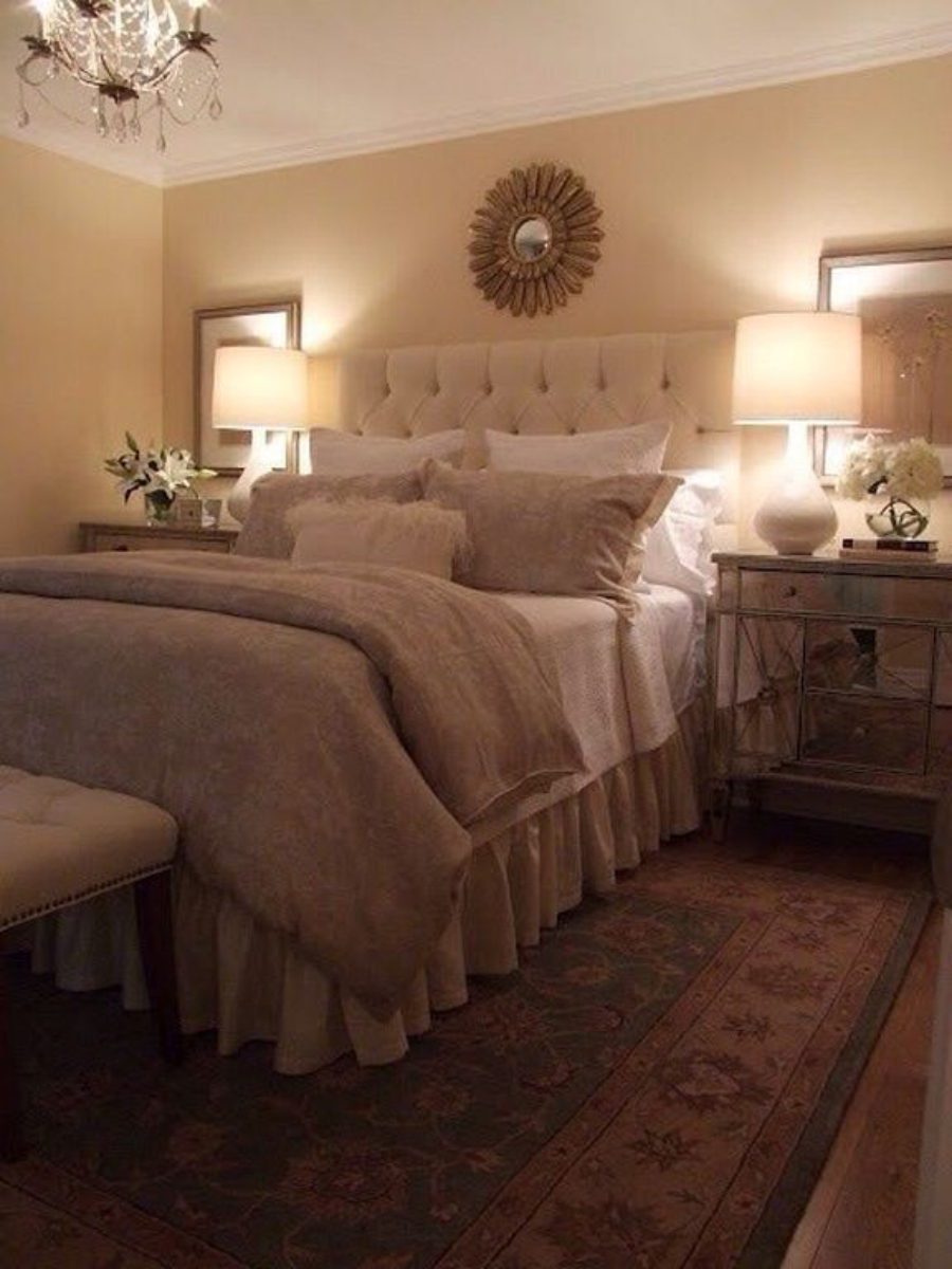 Mẫu thiết kế phòng ngủ cho vợ chồng mới cưới theo phong cách tân cổ điển sang trọng, ấm áp