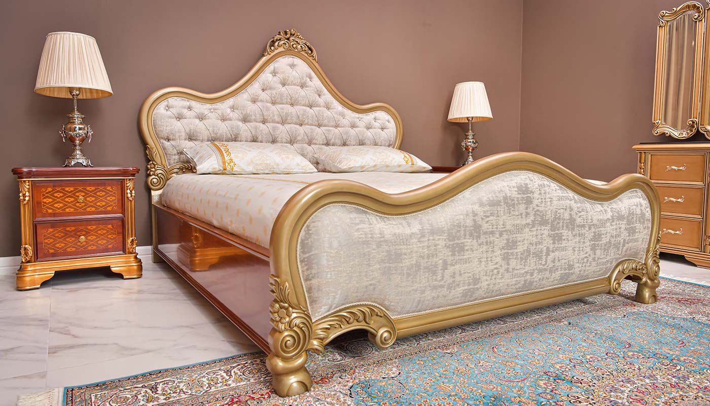 Chiếc giường với thiết kế cầu kỳ là nét đặc trưng riêng của phong cách cổ điển