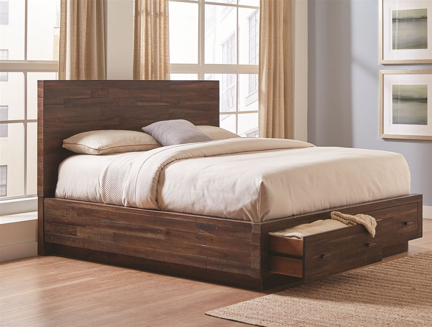 Giường gỗ lim với thiết kế tích hợp cả ngăn tủ bên dưới để đựng đồ