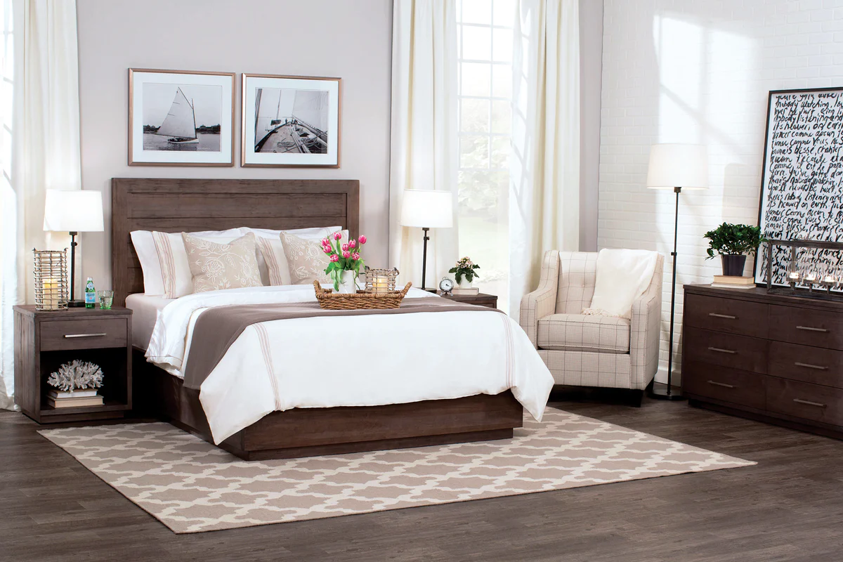 Giường và tab đầu giường để làm từ gỗ lim vô cùng trang nhã