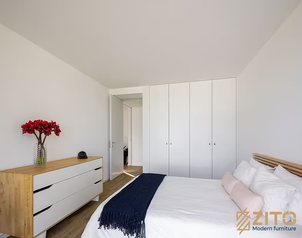 Giường ngủ thiết kế với phần kệ đựng đồ đầu giường bằng gỗ cao cấp