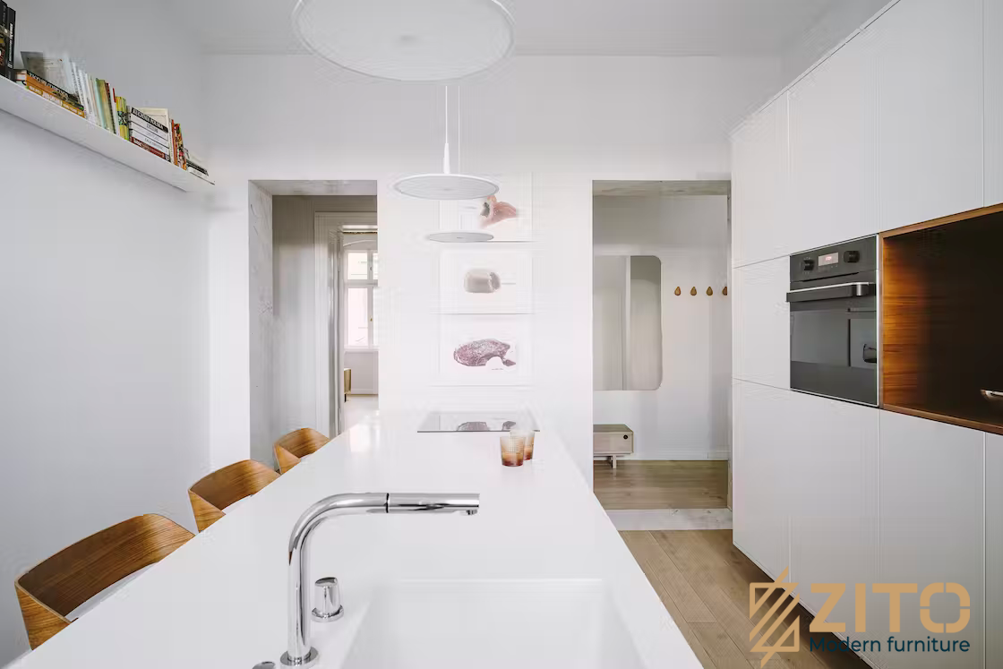 Tổng thể không gian phòng ăn mang tông màu trắng nhẹ nhàng, tinh tế hài hòa với tổng thể màu sơn của ngôi nhà