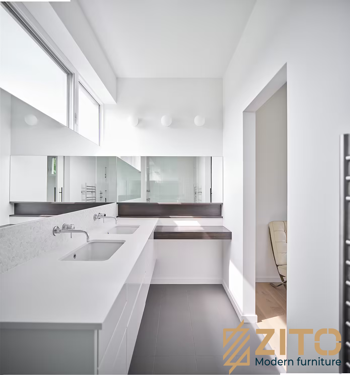 Không gian phòng tắm sử dụng ô cửa sổ thoáng để tận hưởng nguồn ánh sáng tự nhiên